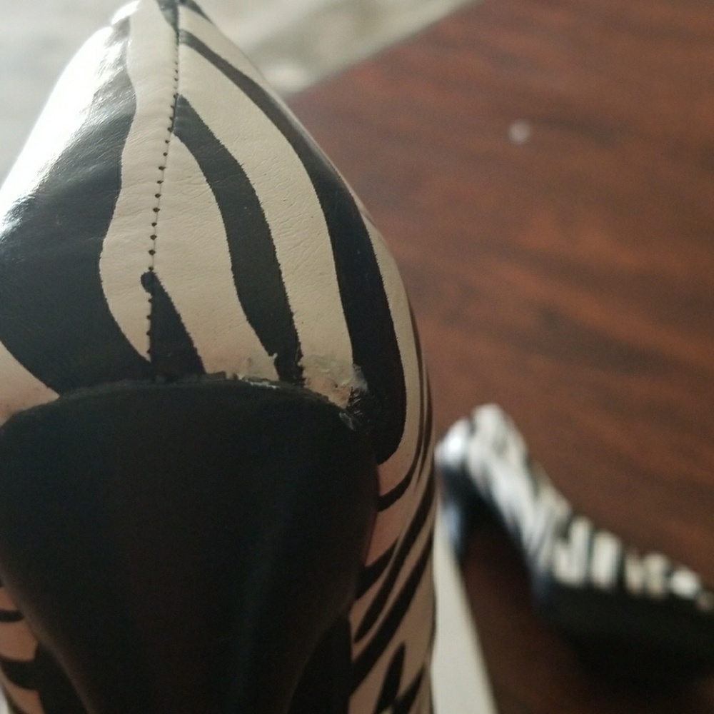 Shoes - Picture 2 of 4